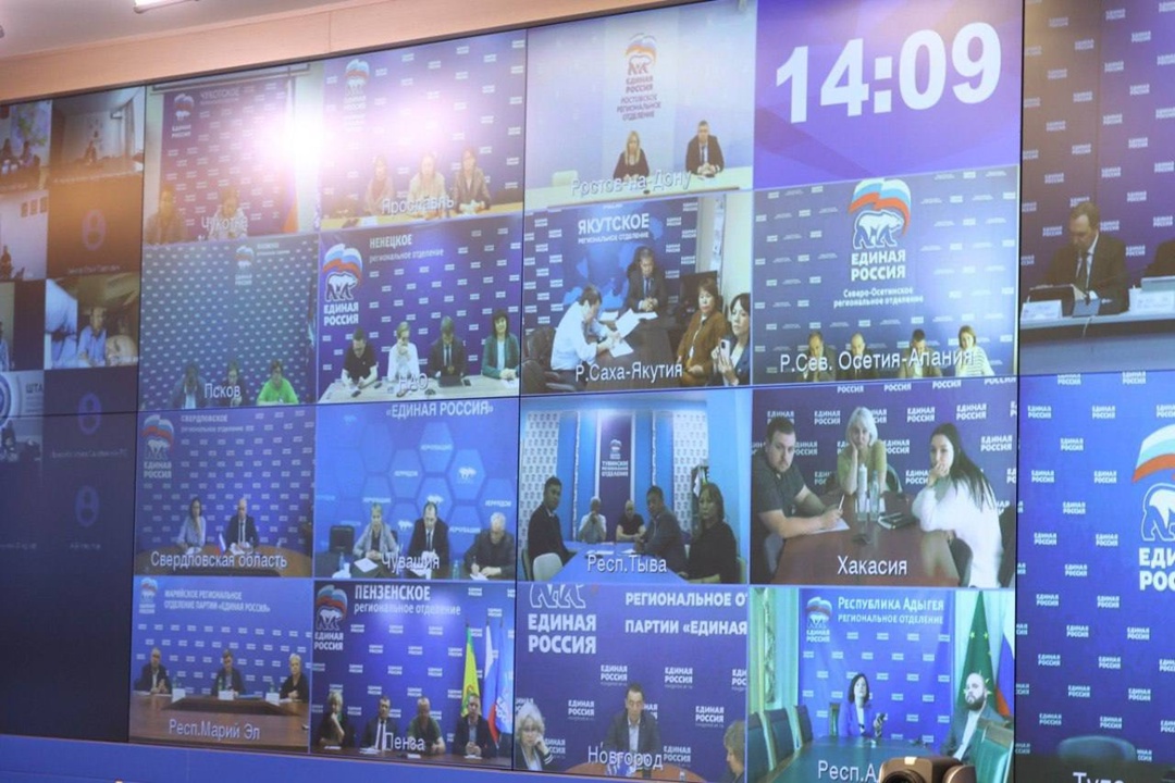 «Единая Россия» и Минстрой России провели прямую линию по вопросам ЖКХ