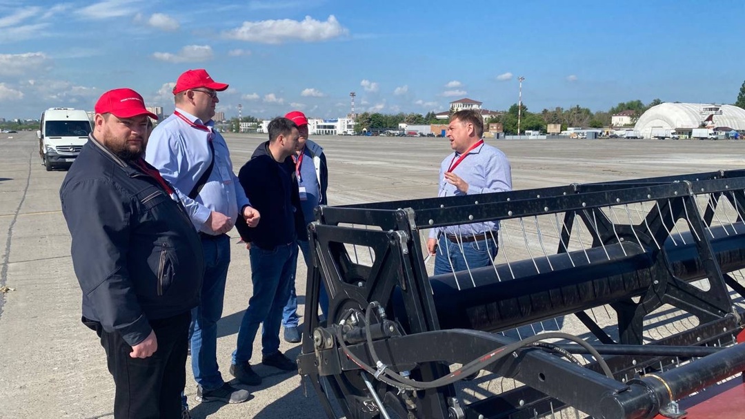 13 мая делегация сельско-хозяйственного бизнес направления «Русагро» посетила экскурсию по новому тракторному заводу «Ростсельмаш»