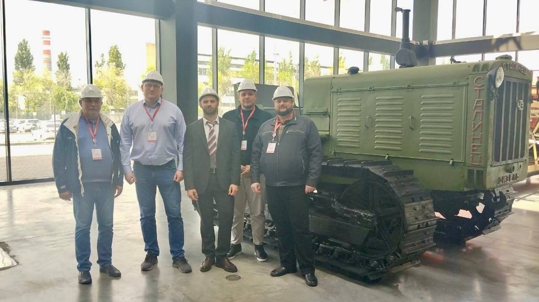 13 мая делегация сельско-хозяйственного бизнес направления «Русагро» посетила экскурсию по новому тракторному заводу «Ростсельмаш»