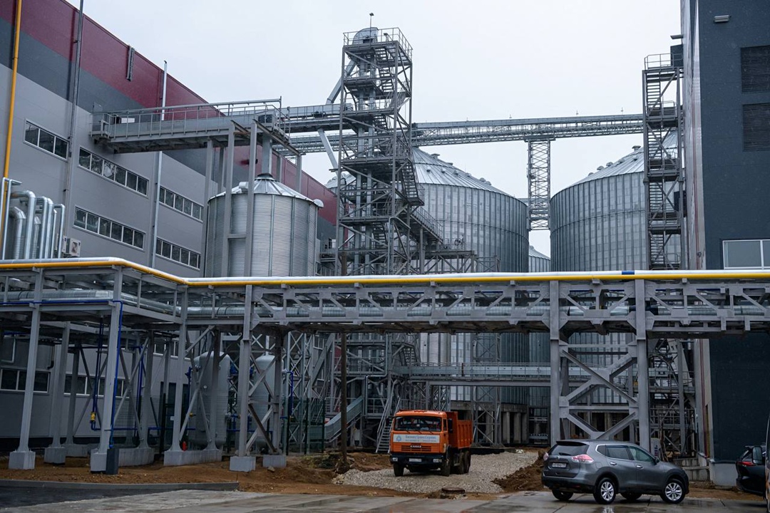 «Астон-Поволжье» в третьем квартале планирует ввести в эксплуатацию завод по переработке подсолнечника в Оренбургской области, сообщил губернатор региона…