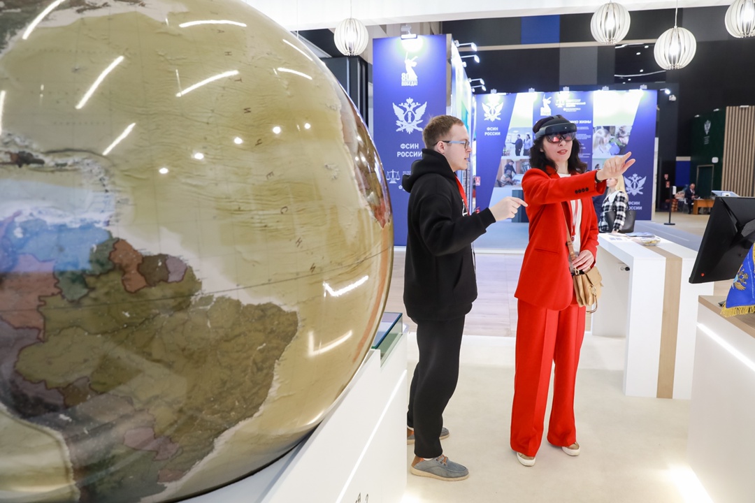 На площадке ПМЮФ представили стенд, посвященный экспертизе в сфере обращения драгоценных камней