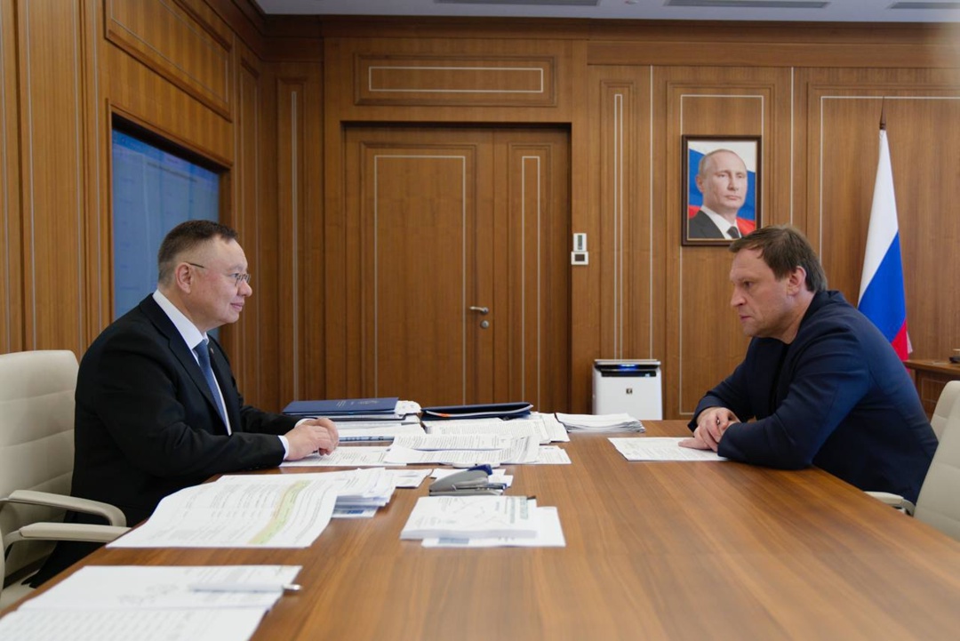 Министр строительства и ЖКХ РФ Ирек Файзуллин провел рабочую встречу с председателем Комитета Госдумы по строительству и ЖКХ Сергеем Пахомовым