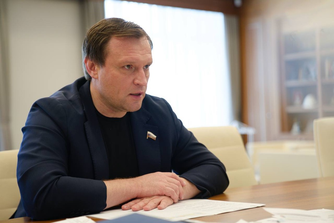 Министр строительства и ЖКХ РФ Ирек Файзуллин провел рабочую встречу с председателем Комитета Госдумы по строительству и ЖКХ Сергеем Пахомовым