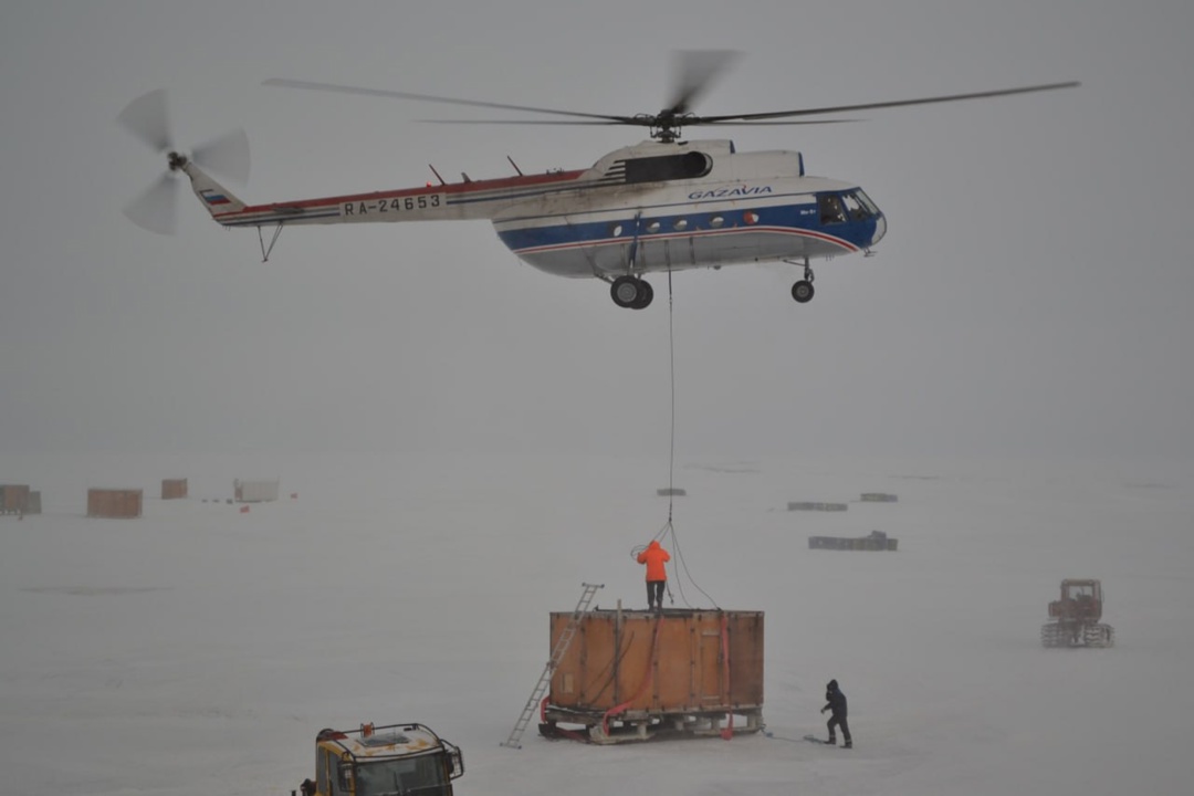 День полярника по-ростеховски Это когда арктический вертолет типа Ми-8 залетает к вам в ленту