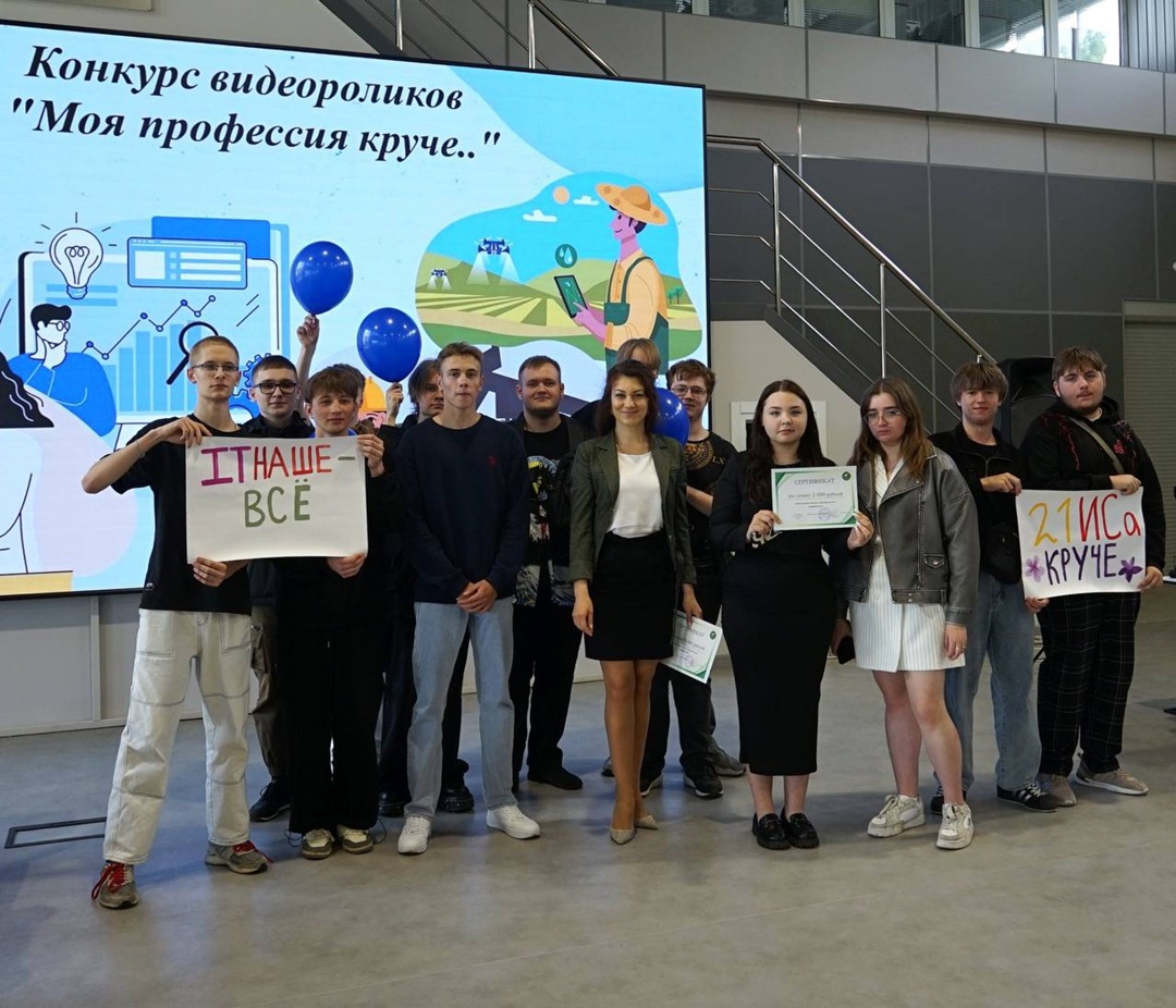 Главный специалист управления по работе с персоналом, оплате и мотивации труда ГК «Агро-Белогорье» Алина Листопад и специалист по работе с молодёжью ГК…