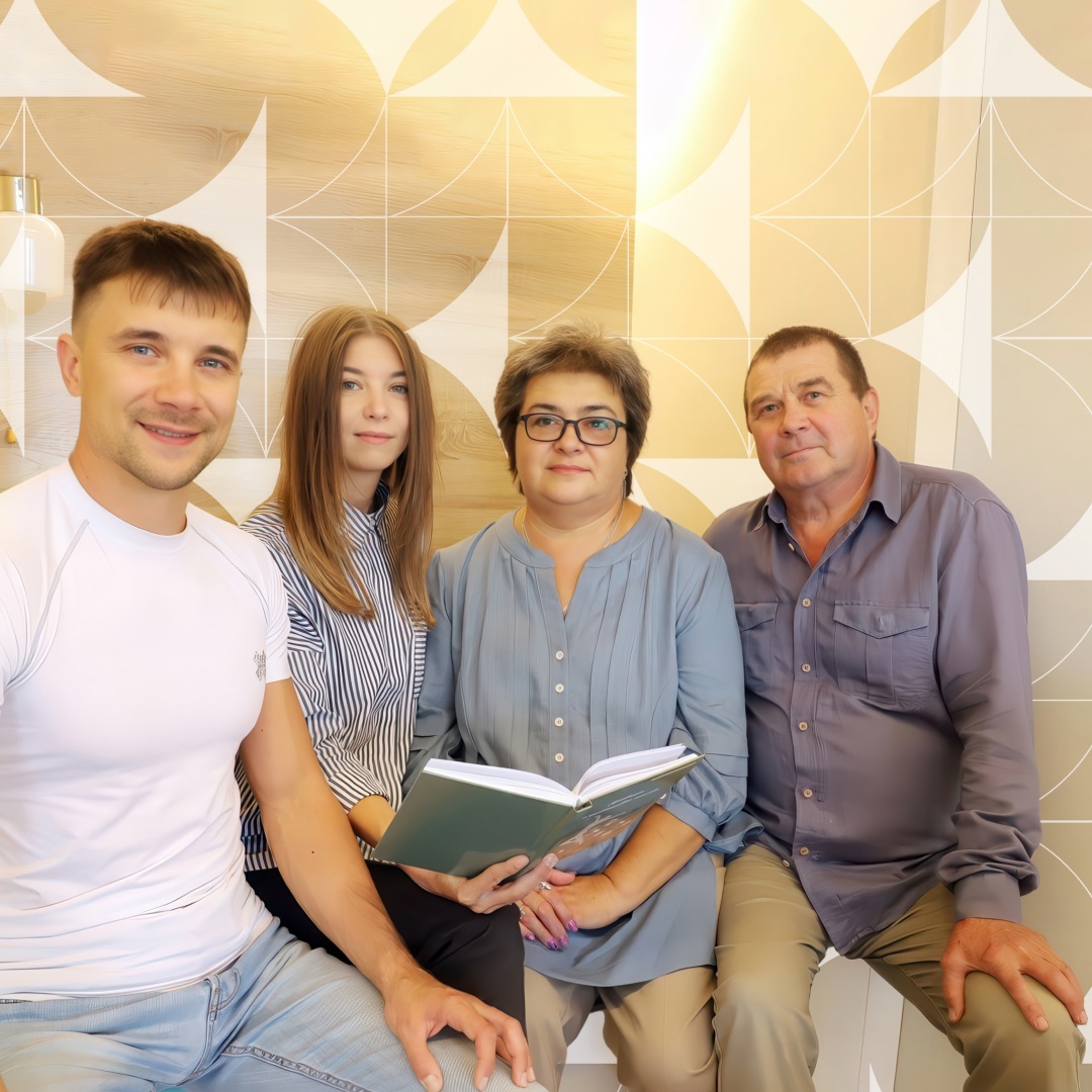 В апреле Саяногорскому алюминиевому заводу исполнилось 40 лет. Здесь трудится немало славных семей и династий, причем многие — с открытия САЗа