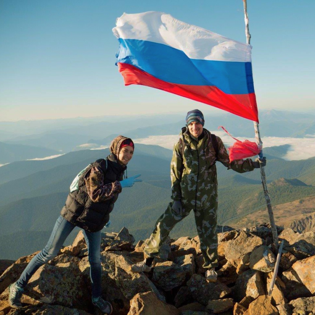 В апреле Саяногорскому алюминиевому заводу исполнилось 40 лет. Здесь трудится немало славных семей и династий, причем многие — с открытия САЗа