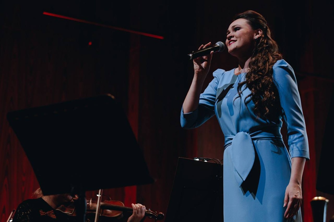 Звёзды оперы в Нижнем Новгороде Полина Шамаева и Александр Суханов, а также дирижёр Арсентий Ткаченко представили жителям и гостям города программу «Я люблю…