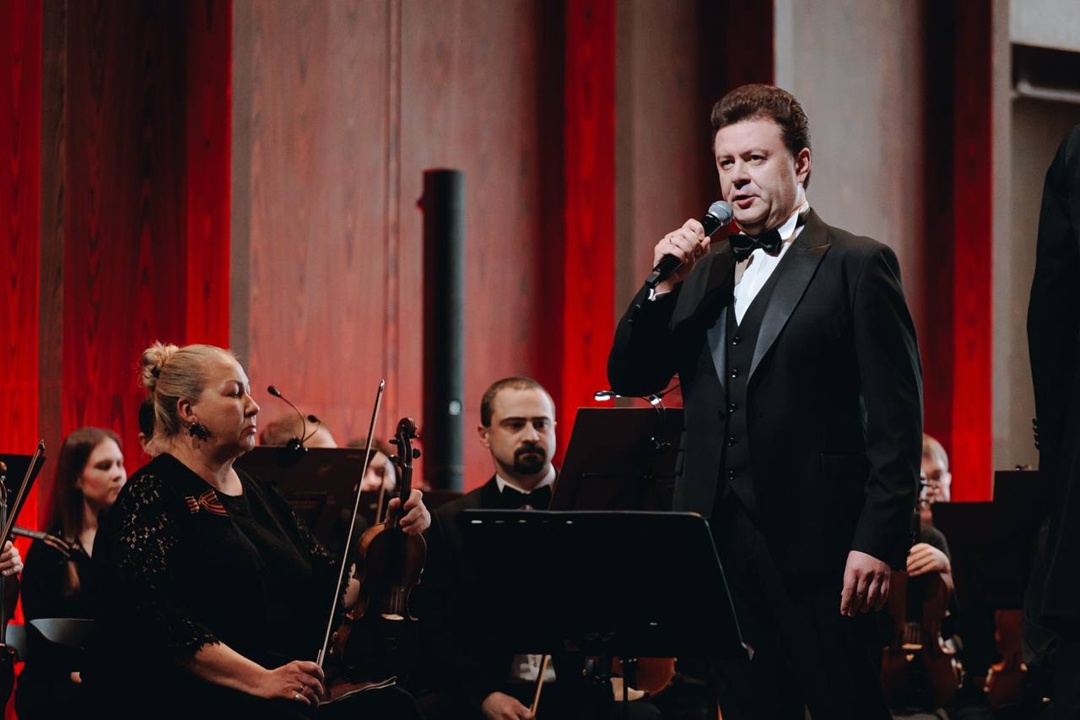 Звёзды оперы в Нижнем Новгороде Полина Шамаева и Александр Суханов, а также дирижёр Арсентий Ткаченко представили жителям и гостям города программу «Я люблю…