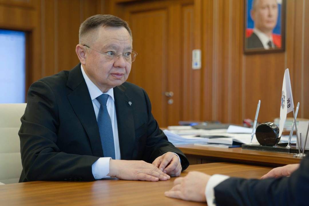 Глава Минстроя России Ирек Файзуллин провел рабочую встречу с Президентом Национального объединения строителей (НОСТРОЙ) Антоном Глушковым