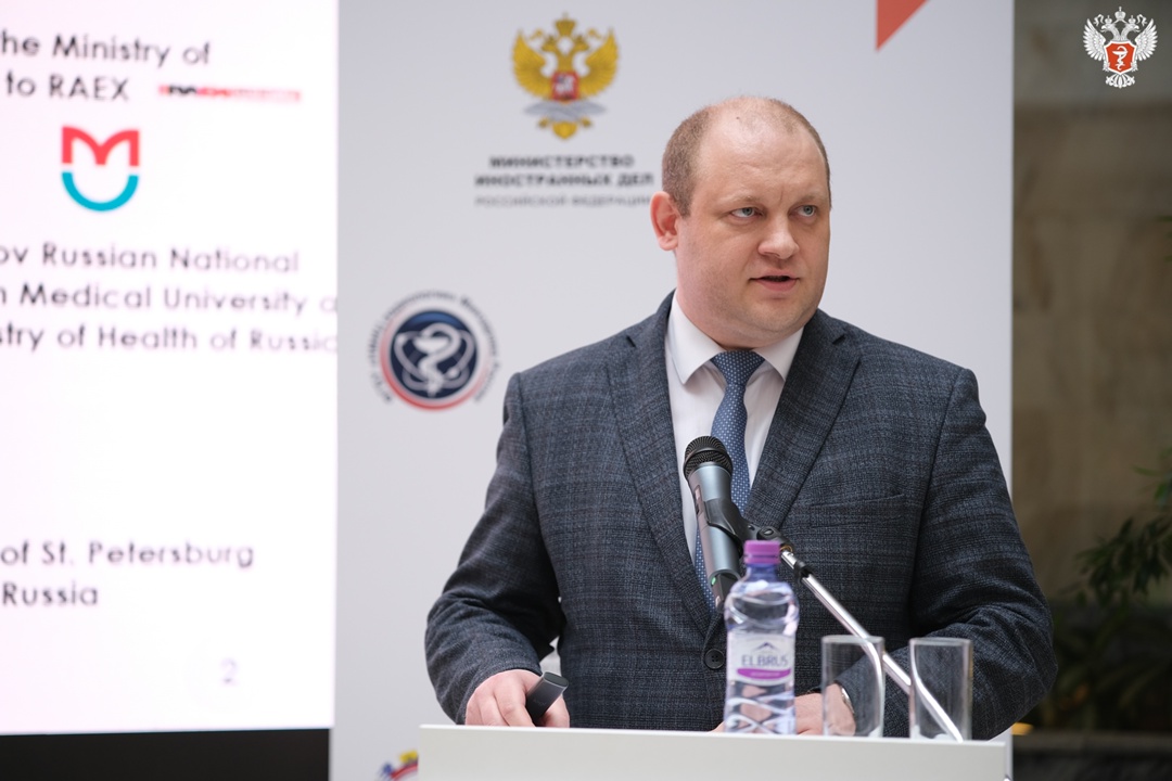 Артем Наркевич: 56 тыс. иностранных студентов обучаются в вузах, подведомственных Минздраву России