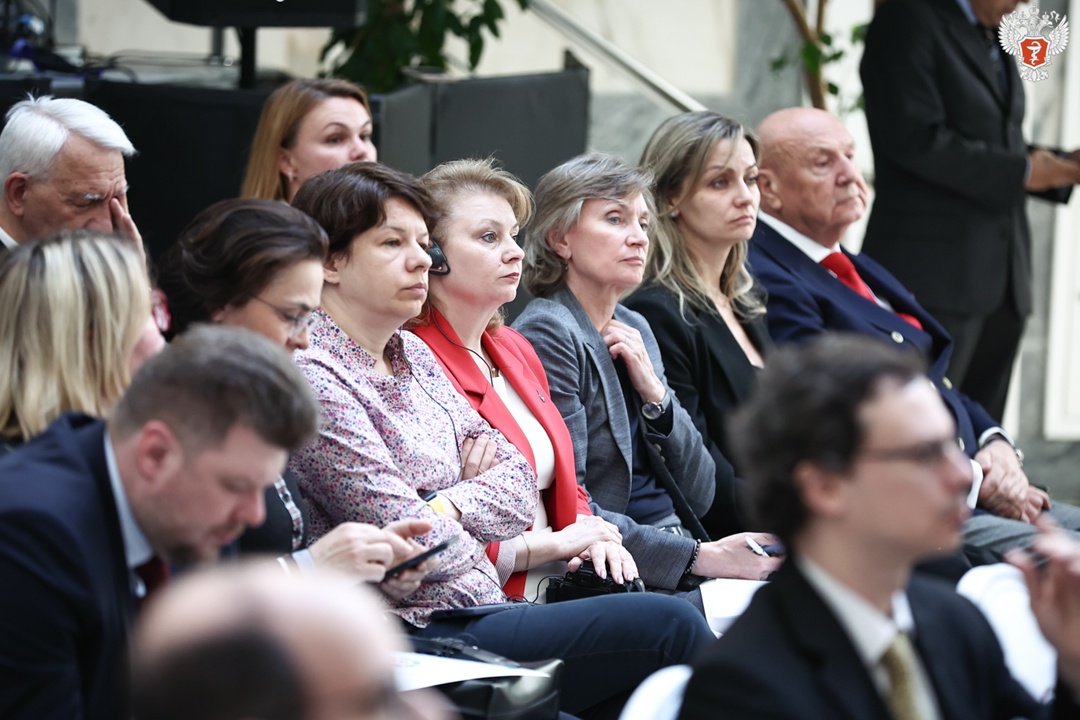 Артем Наркевич: 56 тыс. иностранных студентов обучаются в вузах, подведомственных Минздраву России