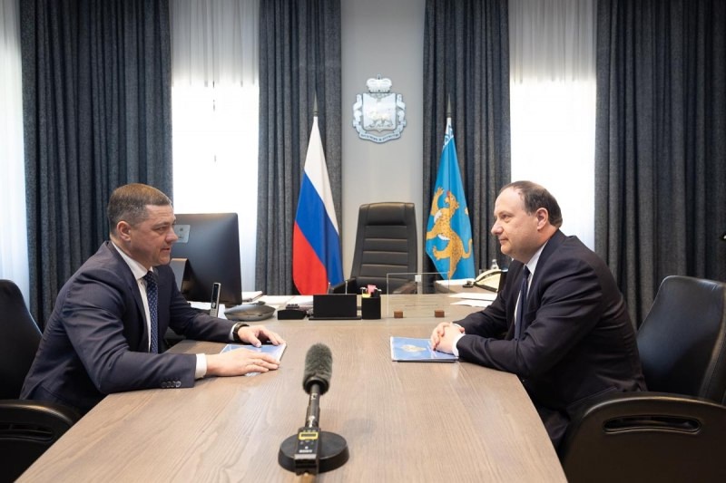 Руководитель Северо-Западного управления Ростехнадзора Константин Давыдов встретился с Губернатором Псковской области Михаилом Ведерниковым.