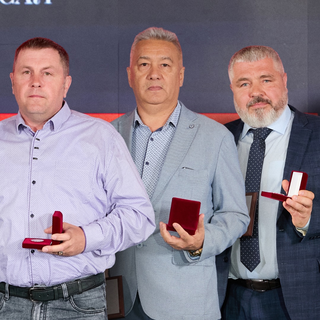 Сегодня у нас особый повод для гордости. Мы поздравляем коллег, которые отмечены персональной наградой — «Гордость РУСАЛа»