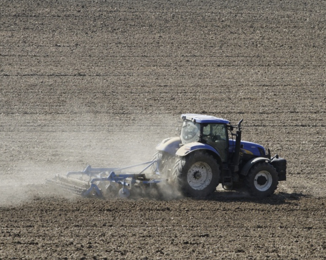 Посевная кампания в России находится в самой активной фазе, на днях аграрии «перешагнули экватор»: сейчас площадь сева яровых составляет 37,3 млн га,…