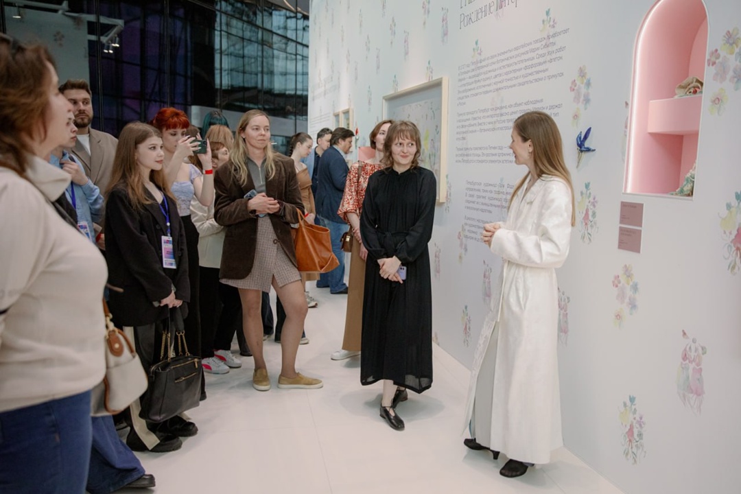 Выставка «Метаморфозы примулы» открылась сегодня, 22 мая, в Лахта Центре