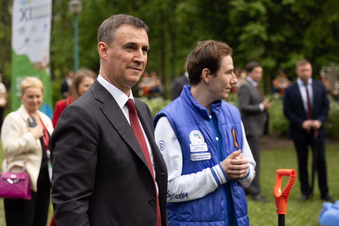 Дмитрий Патрушев высадил дерево в рамках акции «Сад памяти», а также провел ряд международных встреч