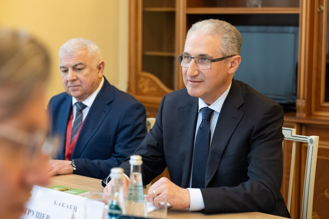 Дмитрий Патрушев высадил дерево в рамках акции «Сад памяти», а также провел ряд международных встреч