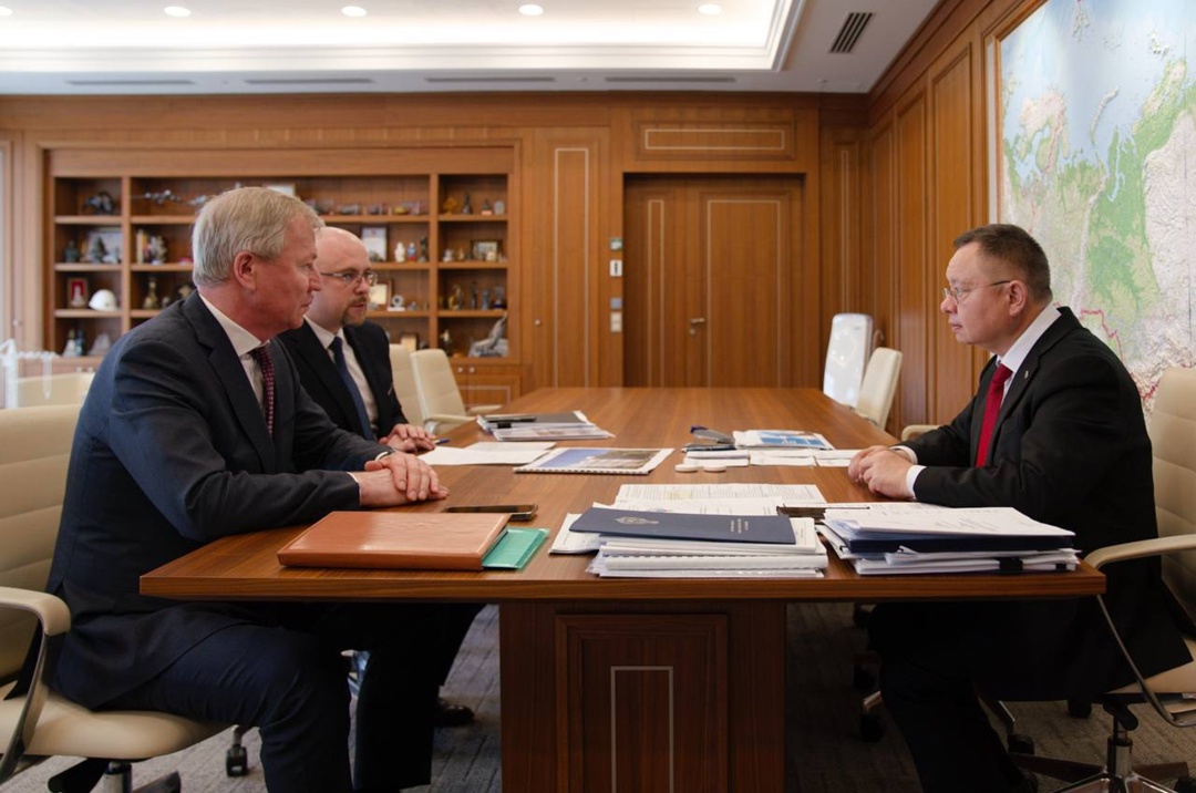 Глава Минстроя России Ирек Файзуллин провёл рабочую встречу с Генеральным директором Судебного департамента при Верховном Суде РФ Владиславом Ивановым