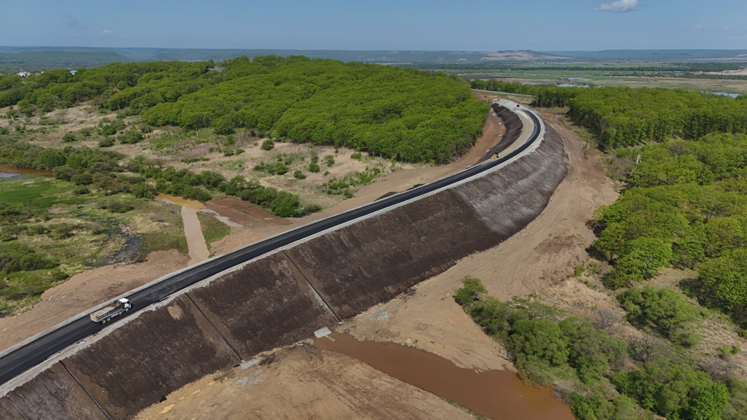 В Приморском крае к осени полностью обновят 15-километровый участок трассы, связывающей Хабаровск и Владивосток