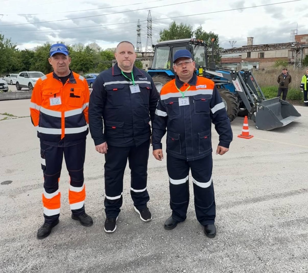 Погрузчик против коробка спичек На комбинате прошёл яркий и зрелищный конкурс «Лучшее звено: Водитель погрузчика – 2025»