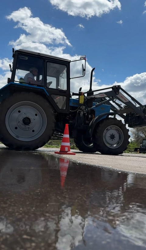 Погрузчик против коробка спичек На комбинате прошёл яркий и зрелищный конкурс «Лучшее звено: Водитель погрузчика – 2025»