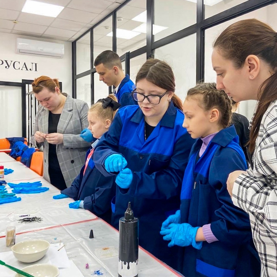 Как в сжатые сроки освоить профессию, пройти практику на производстве, получить корпоративную стипендию, а после окончания обучения — гарантированное…