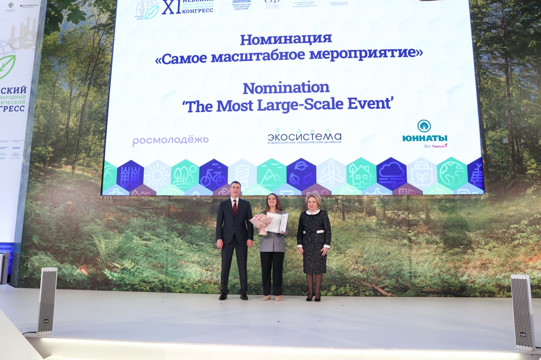 Председатель Совета Федерации Валентина Матвиенко и заместитель Председателя Правительства РФ Дмитрий Патрушев вручили благодарственные письма Президента…