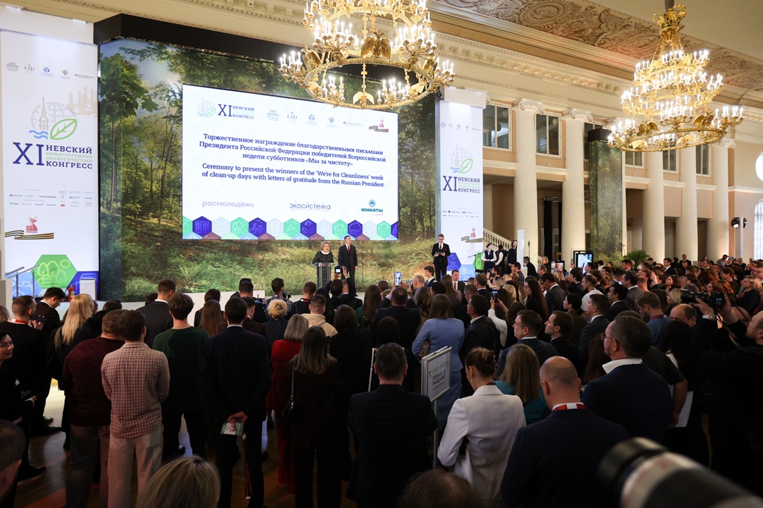 Председатель Совета Федерации Валентина Матвиенко и заместитель Председателя Правительства РФ Дмитрий Патрушев вручили благодарственные письма Президента…