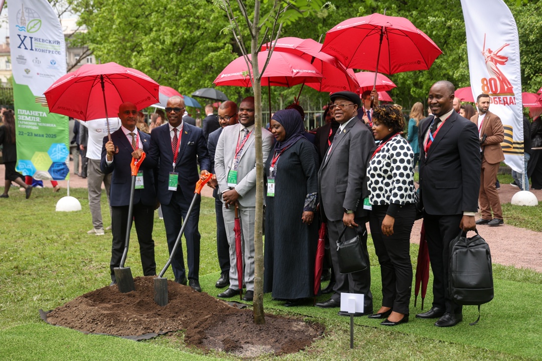 Международная эколого-патриотическая акция «Сад памяти» прошла в рамках XI Невского международного экологического конгресса