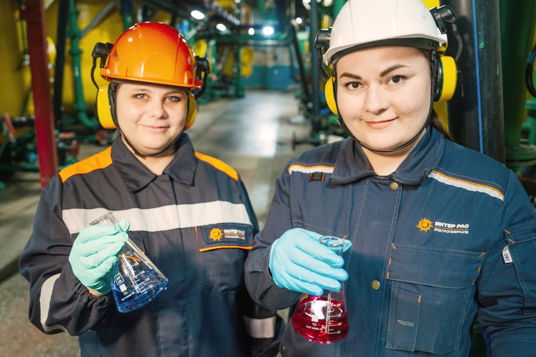Поздравляем всех химиков «Интер РАО» с профессиональным праздником — Днём работника химической промышленности!