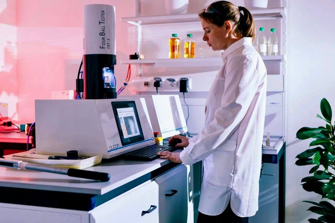 Нахимичили на рекорд До рекордных тонн в сутки увеличил ЛУКОЙЛ выпуск акрилонитрила — важнейшего продукта для малотоннажной химии и углепластиков, используемых…