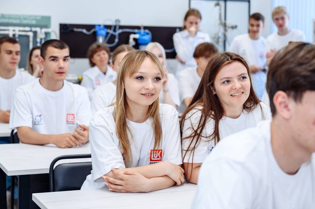 Формула будущего В преддверии праздника нефтехимический завод ЛУКОЙЛа в Саратове открыл новую лабораторию в подшефном профильном колледже.
