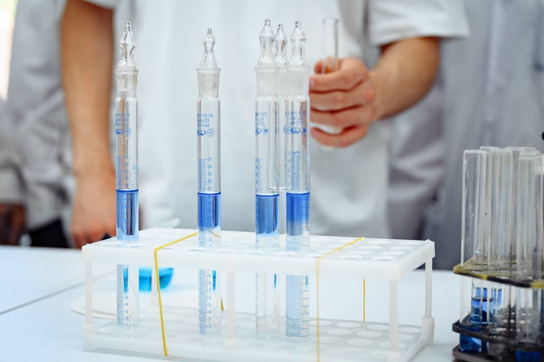 Формула будущего В преддверии праздника нефтехимический завод ЛУКОЙЛа в Саратове открыл новую лабораторию в подшефном профильном колледже.