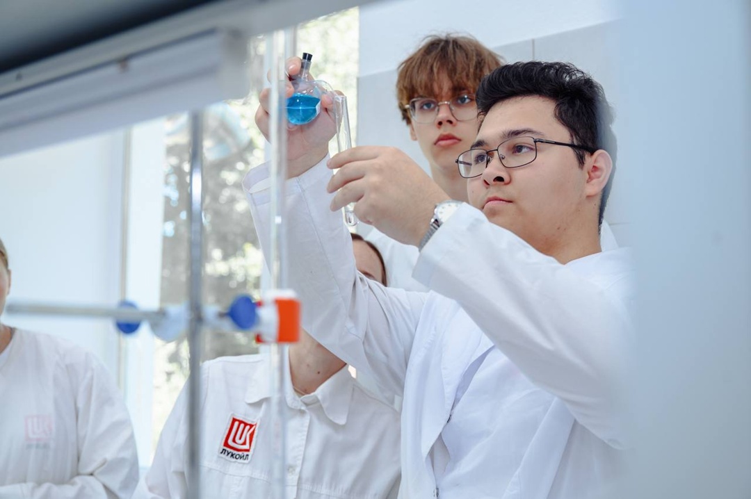 Формула будущего В преддверии праздника нефтехимический завод ЛУКОЙЛа в Саратове открыл новую лабораторию в подшефном профильном колледже.