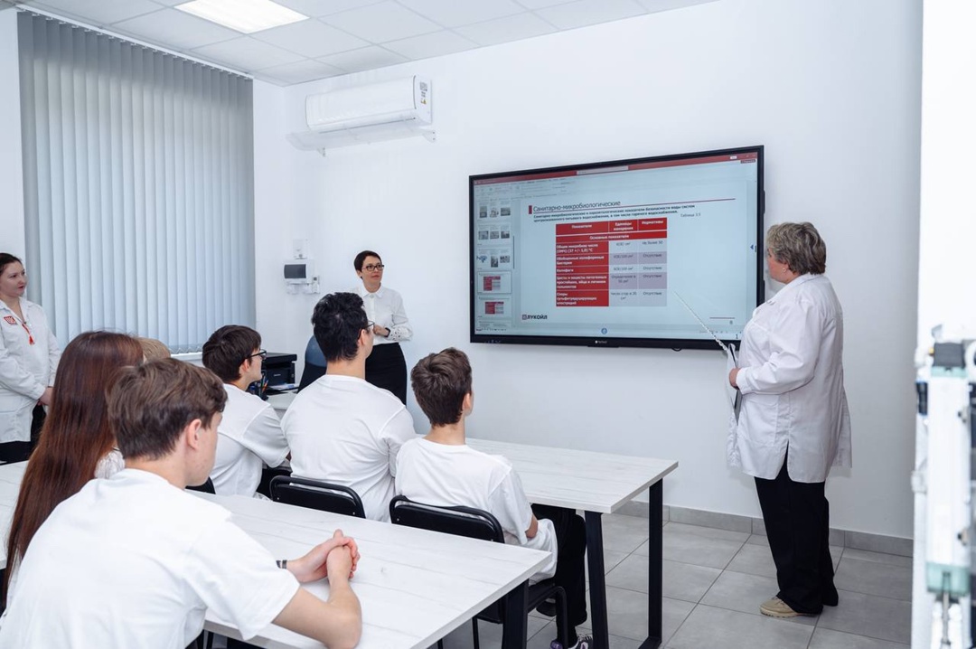 Формула будущего В преддверии праздника нефтехимический завод ЛУКОЙЛа в Саратове открыл новую лабораторию в подшефном профильном колледже.