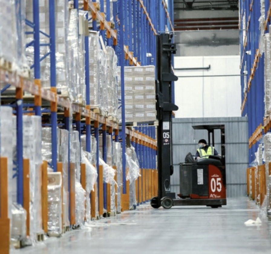 Президент Владимир Путин утвердил изменения в закон «Об основах государственного регулирования торговой деятельности в Российской Федерации», согласно которым…