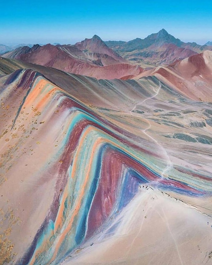 Как насчет радужных гор в алмазах? Недавно группа геммологов исследовала алмаз весом 1,71 карата