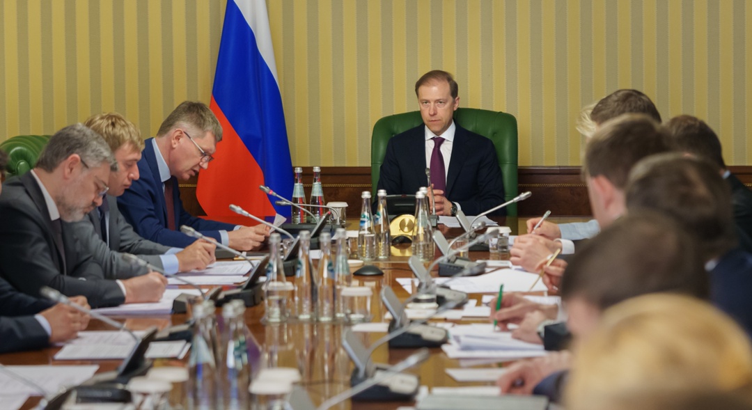 Денис Мантуров провел совещание по восстановлению пострадавших районов Белгородской, Курской и Брянской областей
