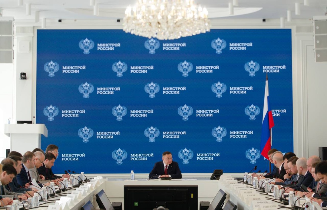 В Минстрое России прошло еженедельное оперативное совещание под председательством Министра строительства и ЖКХ РФ Ирека Файзуллина