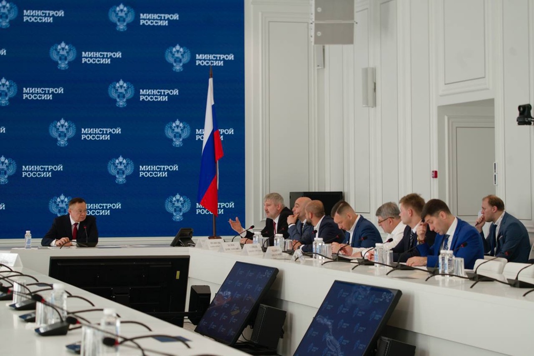 Глава Минстроя России Ирек Файзуллин провел совещание по вопросу капремонта здания Президиума РАН