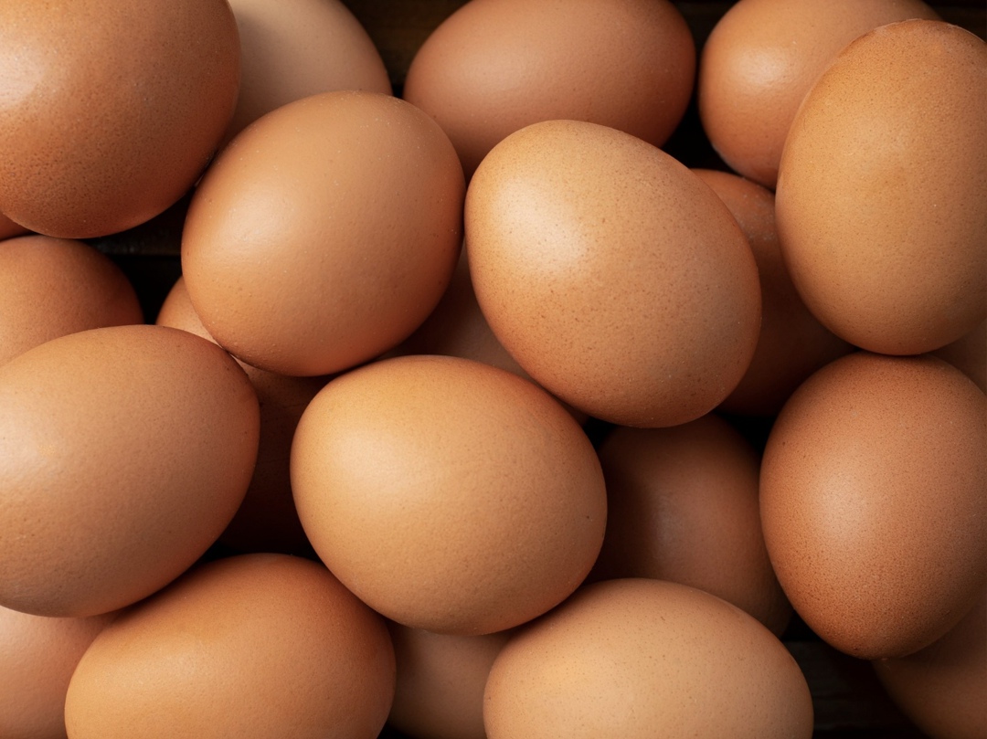 Средняя розничная цена десятка куриных яиц впервые с ноября 2023 года опустилась ниже отметки в 100 руб. и составила 98,3 руб., сообщает ТАСС со ссылкой на…