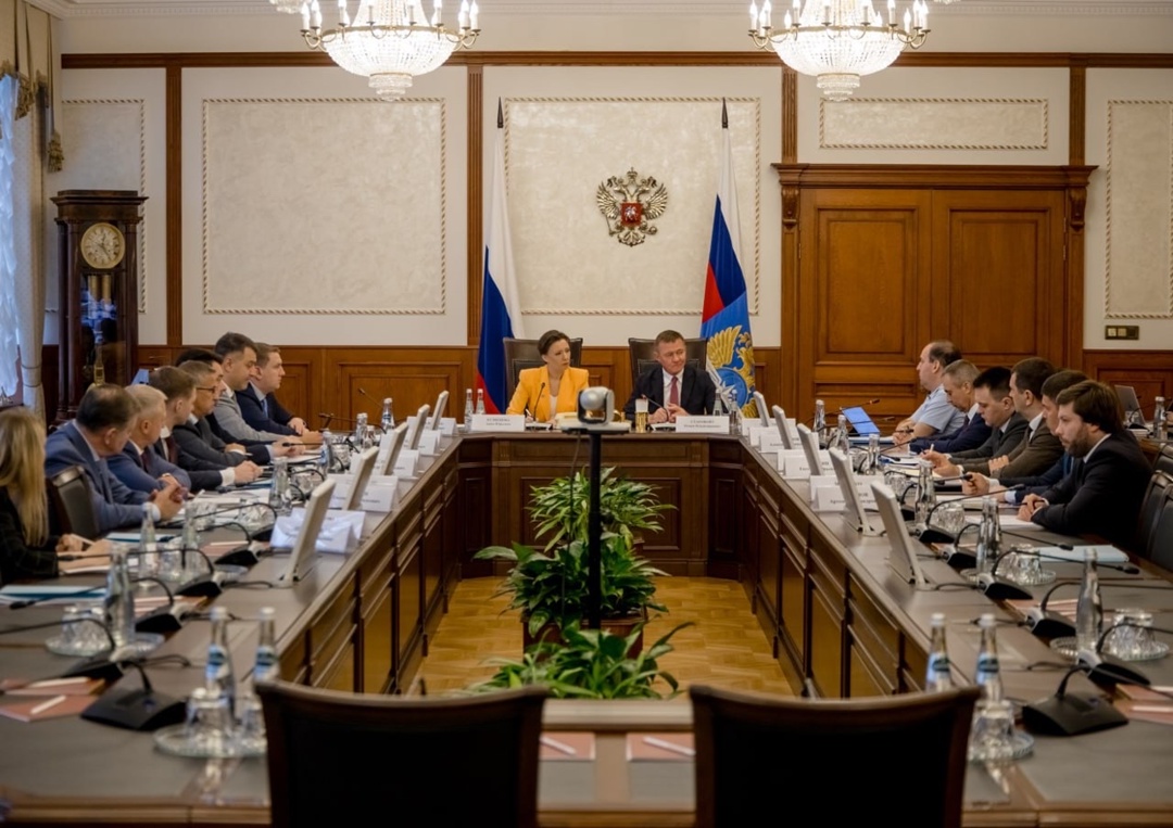 «Моя семья — моя Россия»! В канун Дня защиты детей глава Минтранса Роман Старовойт встретился с вице-спикером Госдумы, главой комиссии по защите материнства,…