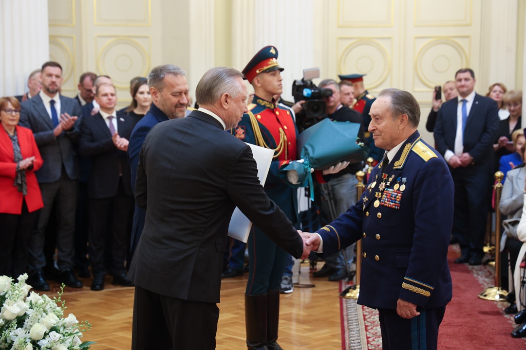 Валентина Матвиенко также участвовала в торжественной церемонии вручения знаков отличия лицам, удостоенным звания «Почётный гражданин Санкт-Петербурга»
