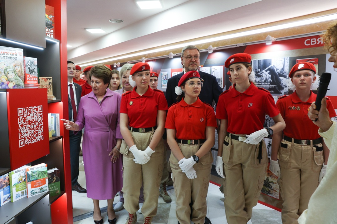 В Совете Федерации открылась выставка «Великие книги Великой Победы. Должен знать каждый»