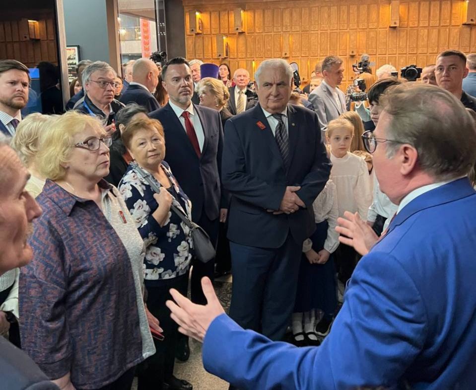 Свет для жизни При поддержке компаний ТЭК Минэнерго России организовало выставку, посвящённую подвигу энергетиков в Великой Отечественной войне и их трудовой…