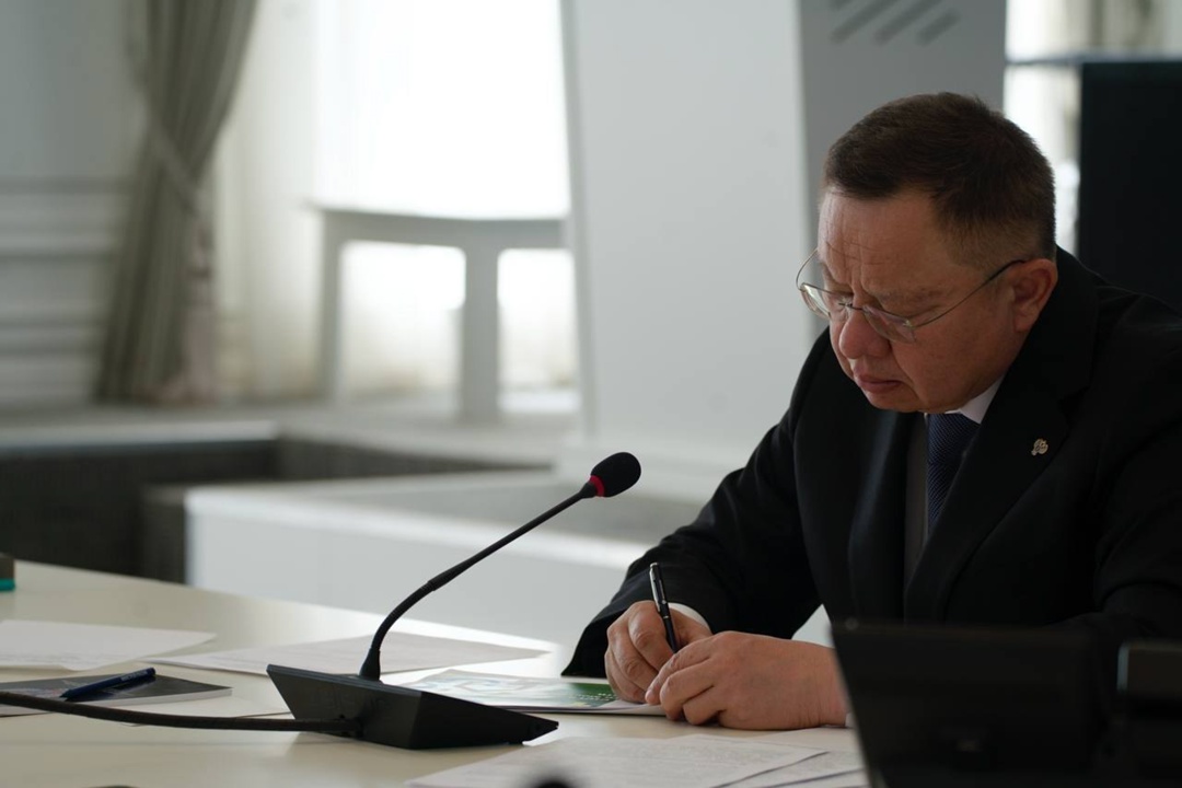 Глава Минстроя России Ирек Файзуллин провел совещание по вопросам хода восстановительных работ, проводимых Московской областью в новых регионах