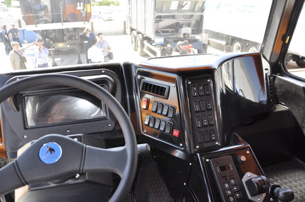 "Зверь на 55 тонн" сделан из нашей стали! А вы бы рискнули прокатиться?