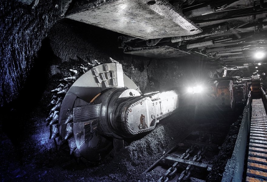 На «Есаульской» новая лава! Горняки шахты «Есаульская» ввели в работу новый очистной забой. Он находится на глубине 450 метров