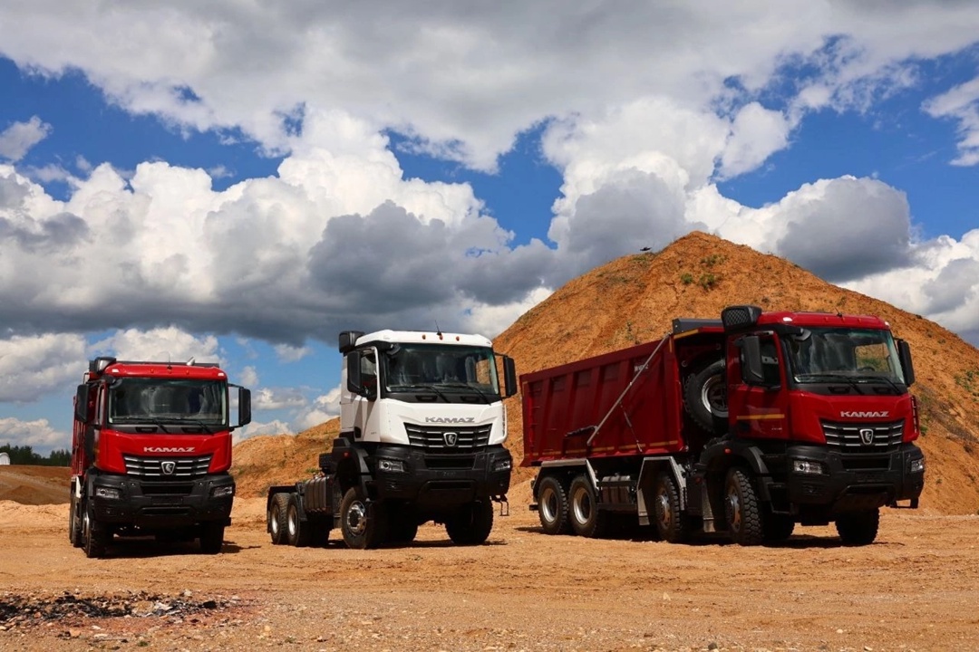 В Орешкинском карьере показали новейшее поколение КАМАЗов — ваша очередь любоваться